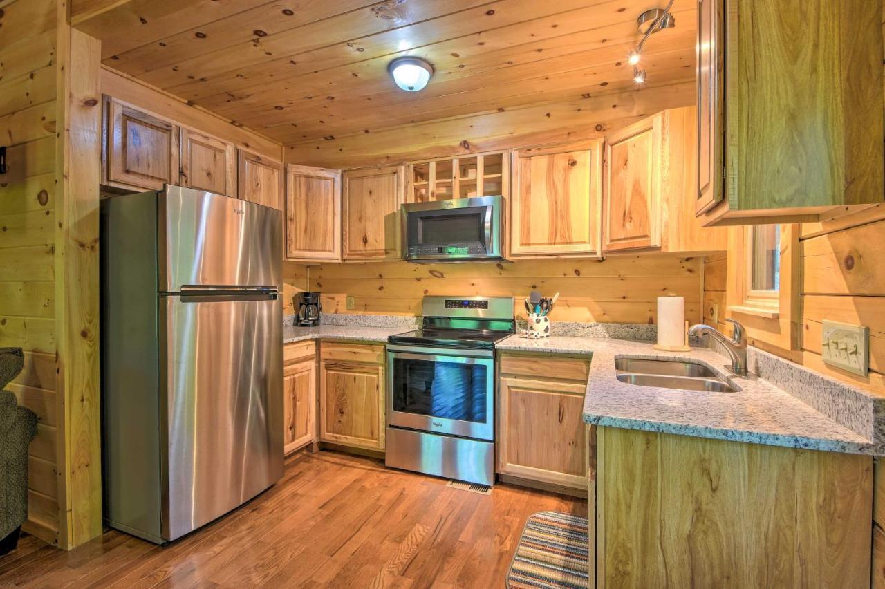 Murphy Cabin With Spacious Deck And Forest Views! Экстерьер фото